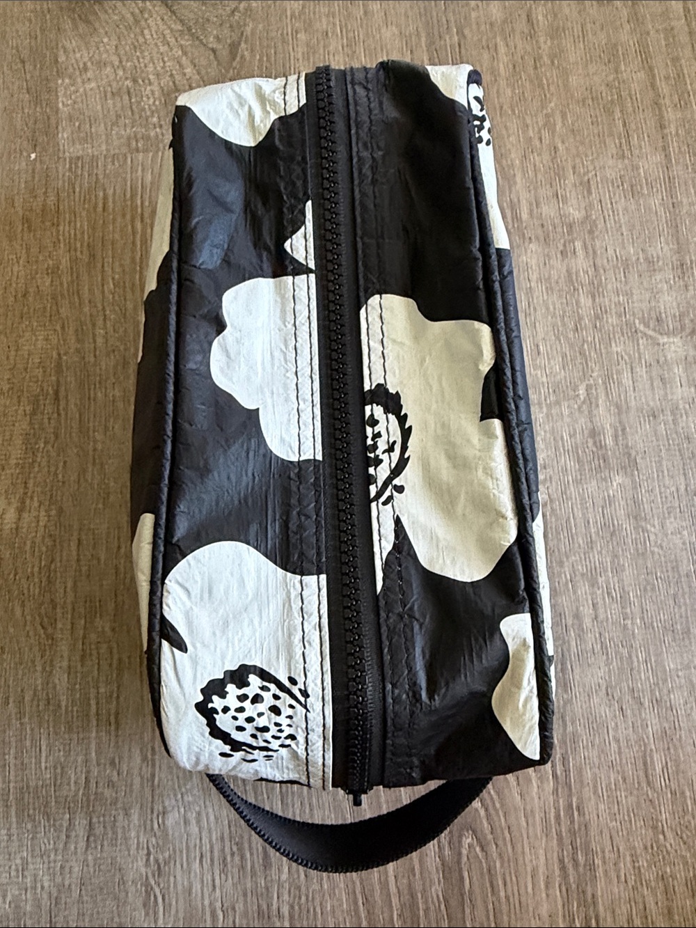 ALOHA Collection Black & White Floral Dopp Kit - Picture 3 of 5